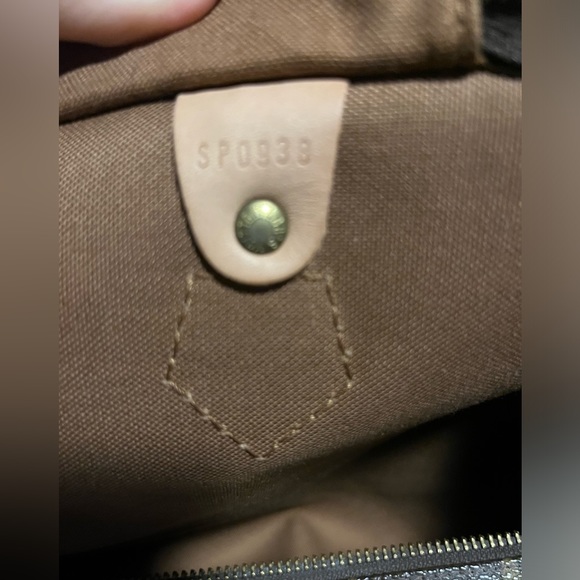 Louis Vuitton Monogram Speedy 40 - Picture 8 of 11